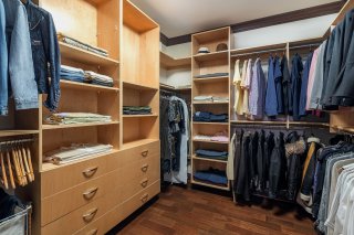 Walk-in closet