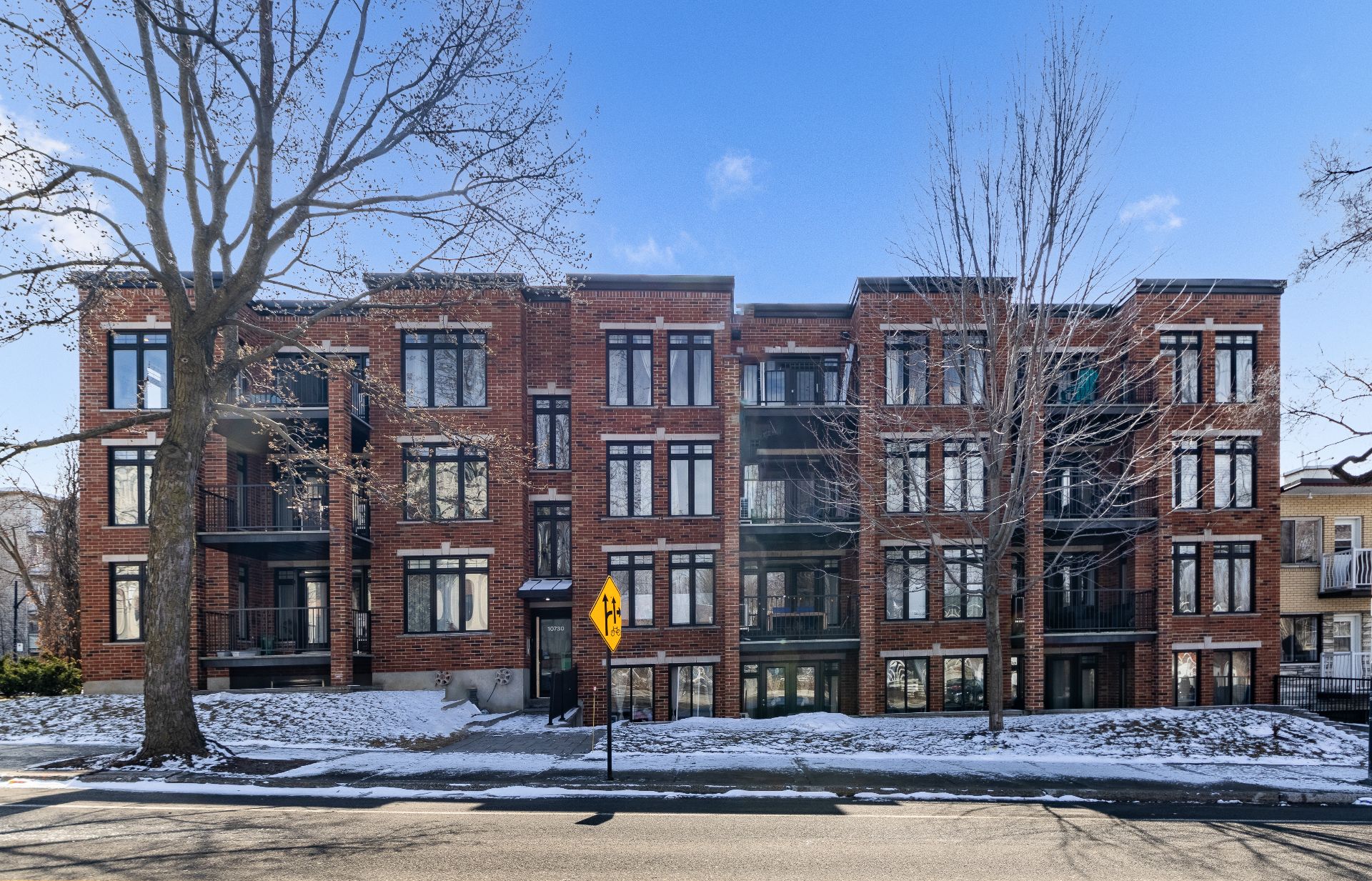 #002 - 10730 Av. Christophe-Colomb