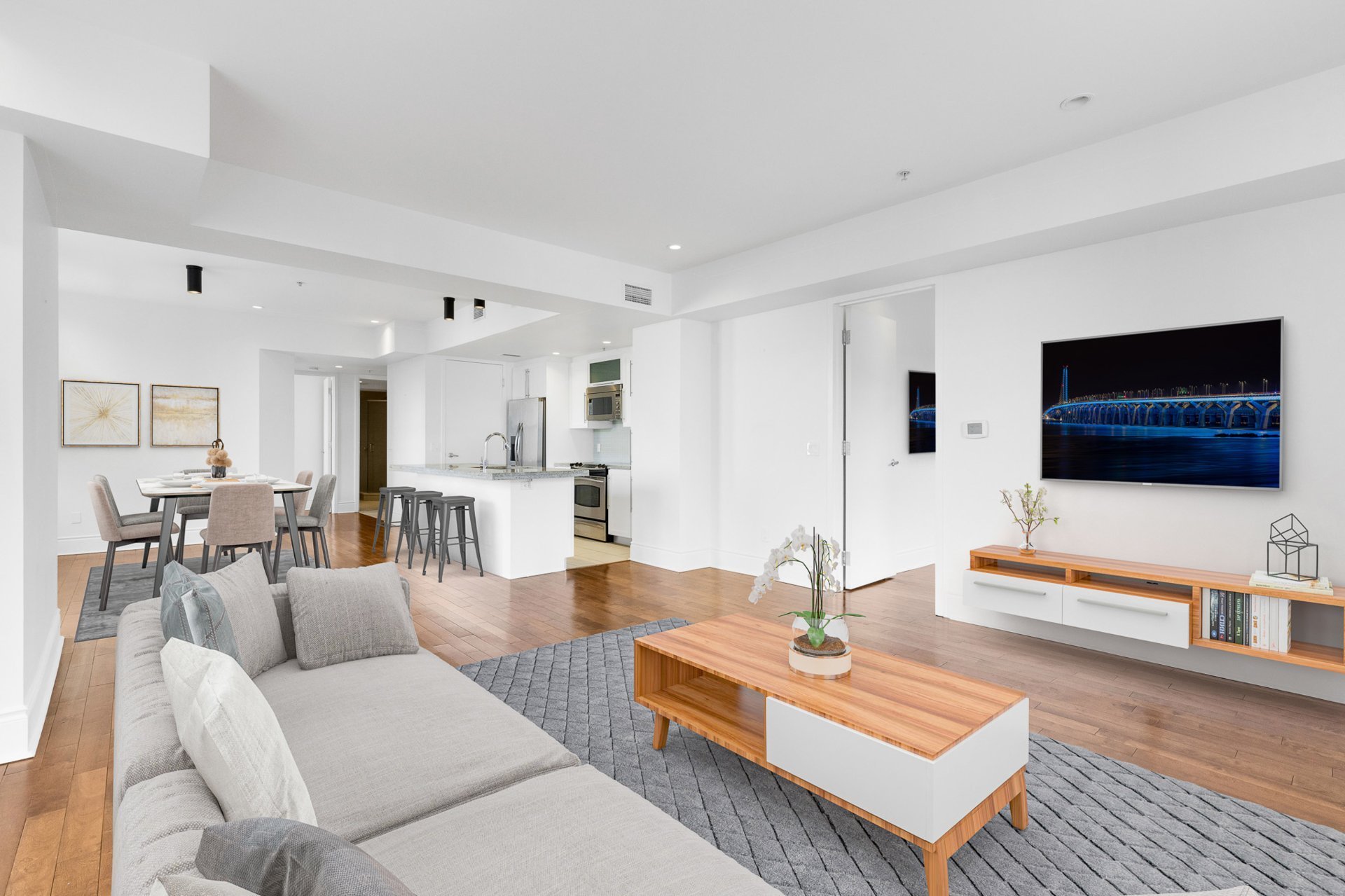 #504 - 10 Rue St-Jacques