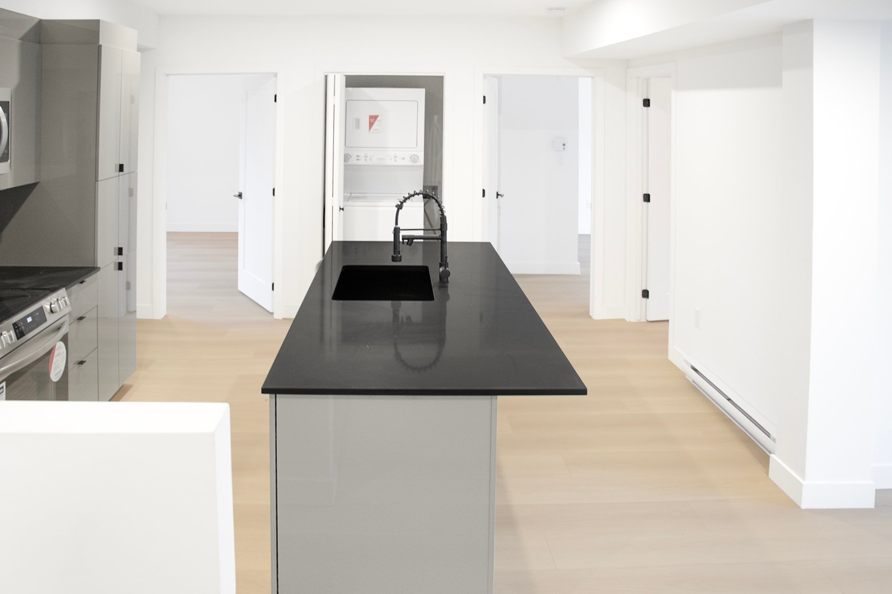 #101 - 5350 Av. Victoria