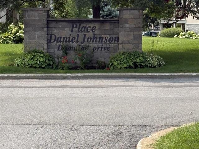 3042 Boul. Daniel-Johnson