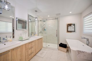 Ensuite bathroom