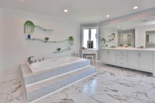 Salle de bains attenante à la CCP