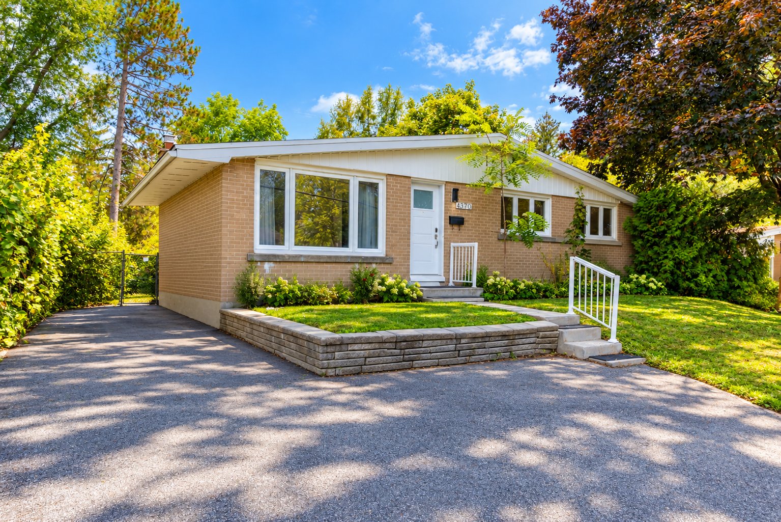 4370 Rue Néo