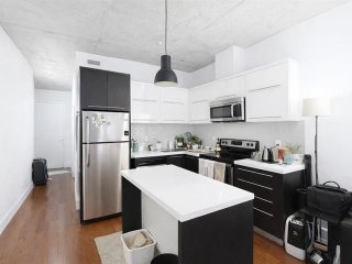 #302 - 1199 Rue Bishop — photo 1