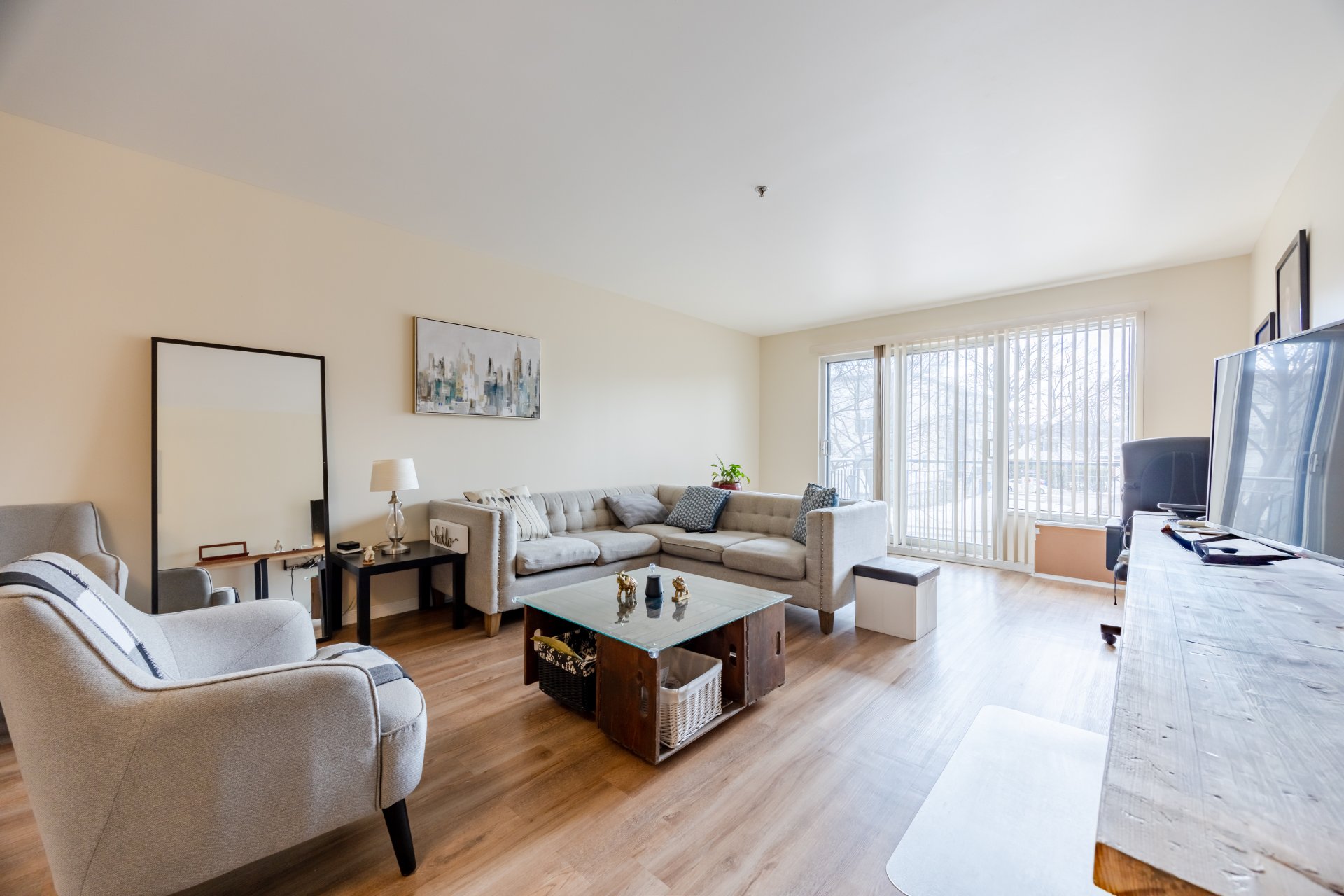 #209 - 1530 Av. Victoria