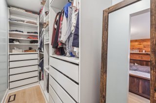 Walk-in closet