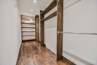 Walk-in closet