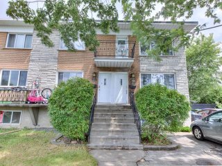 2939 Rue Dumont