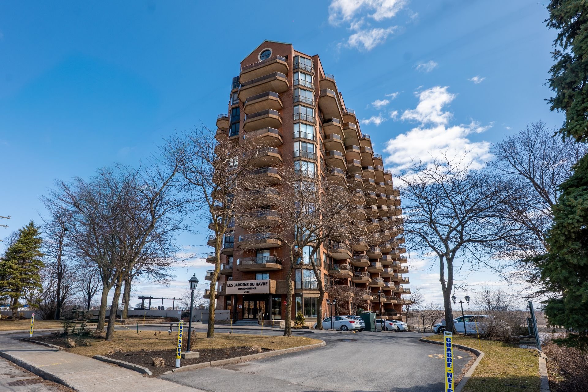 #4F - 2100 Boul. Lévesque E.