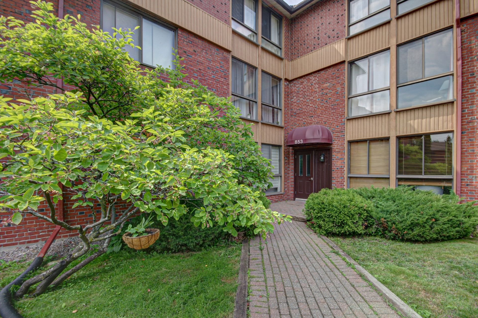 #E - 853 Ch. du Bord-du-Lac-Lakeshore