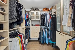Walk-in closet