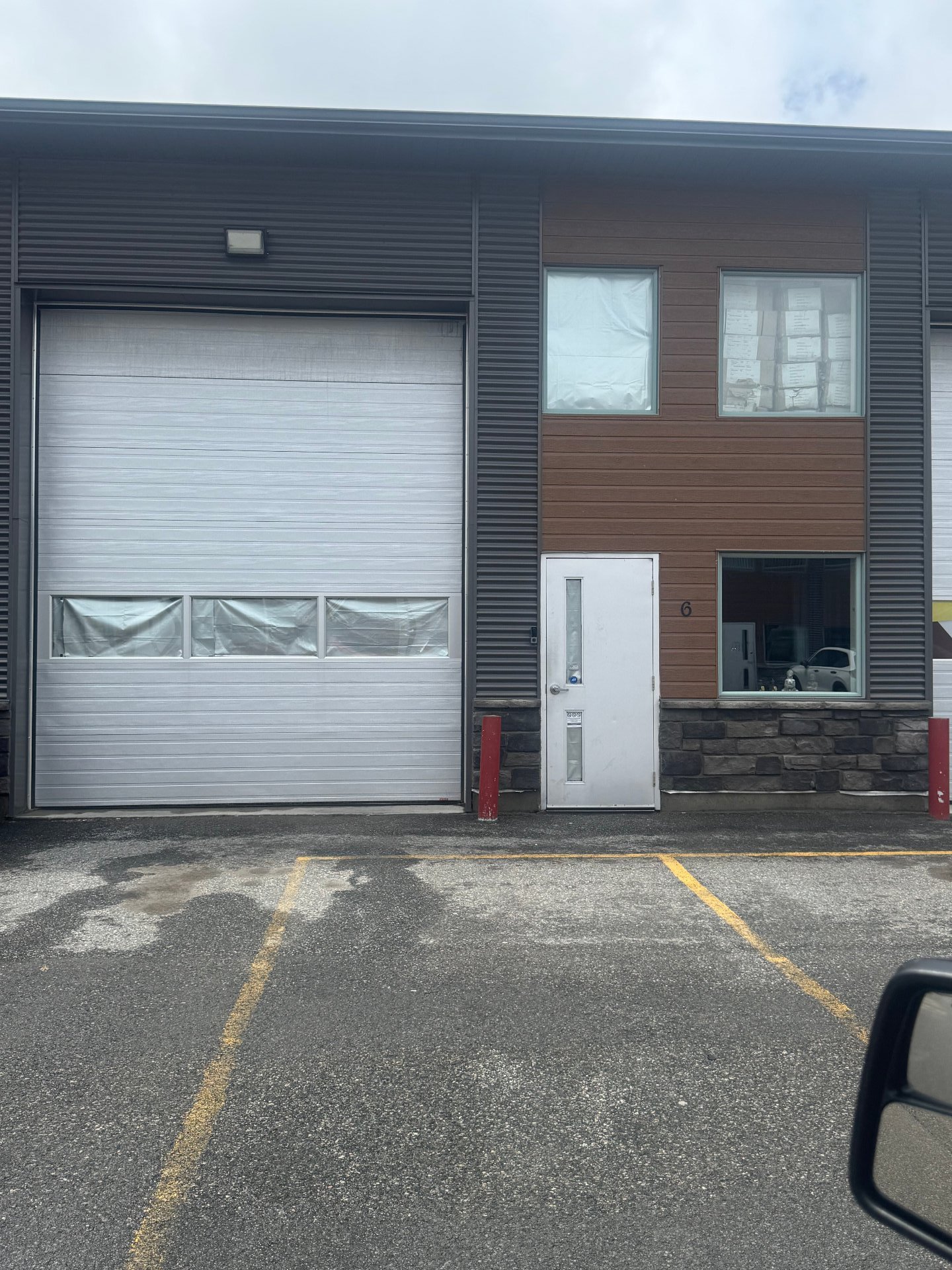 #6 - 473 Boul. St-René E.