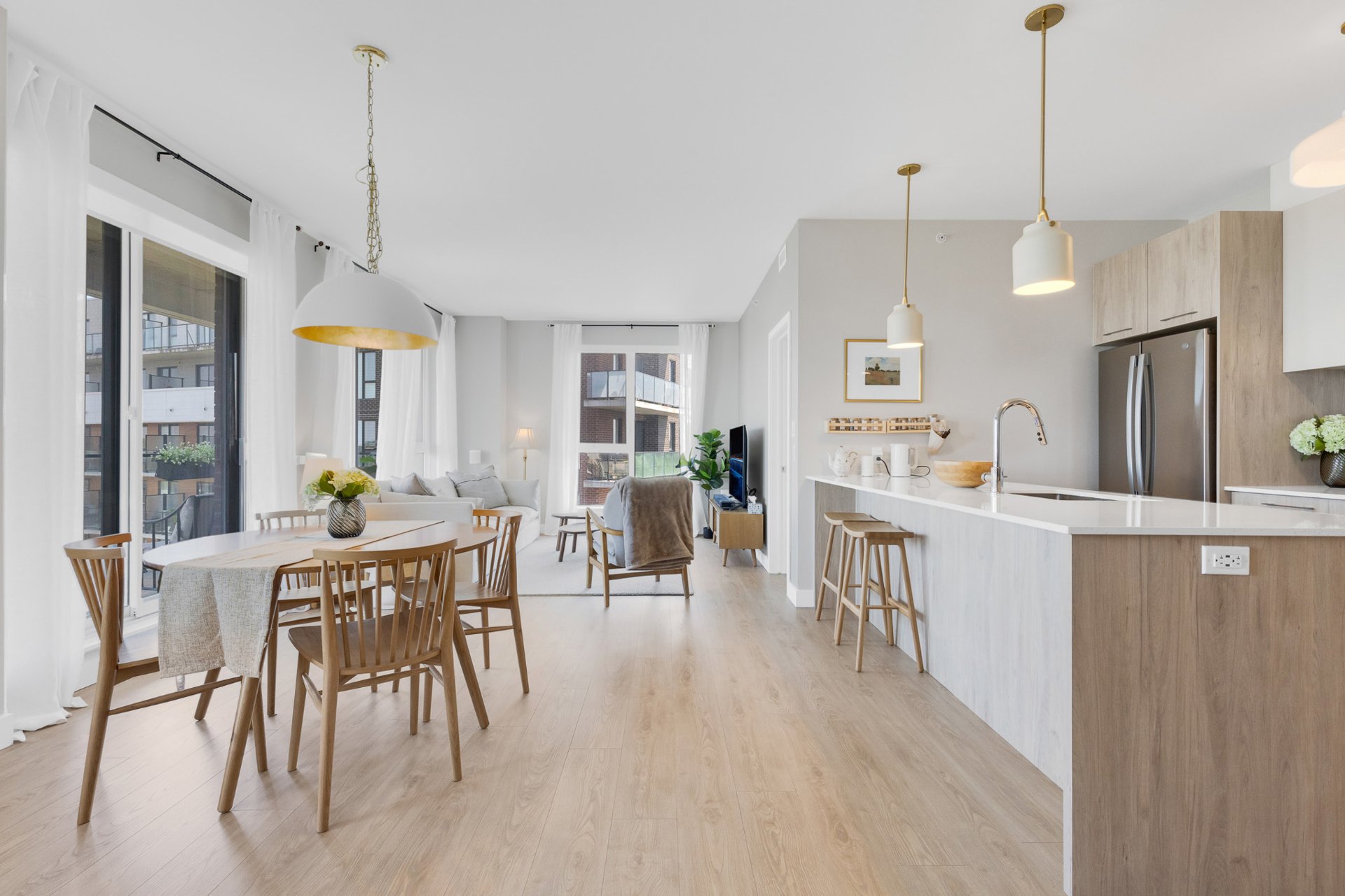 #808 - 10 Av. Donegani