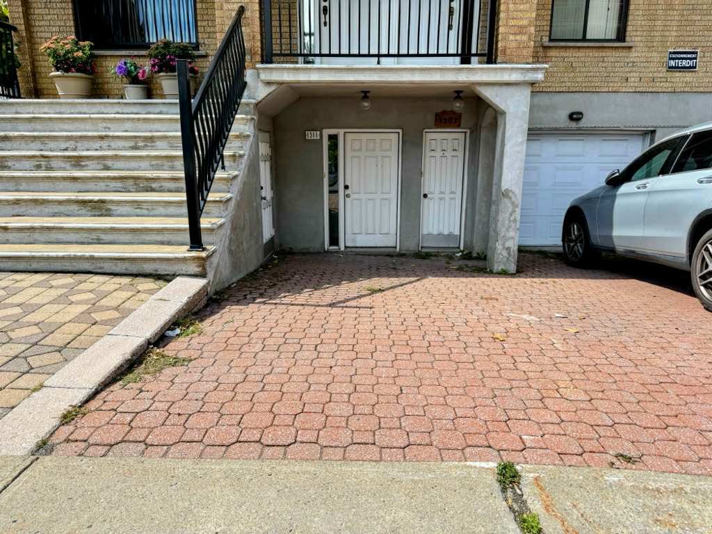 1311 Rue Alain-Grandbois