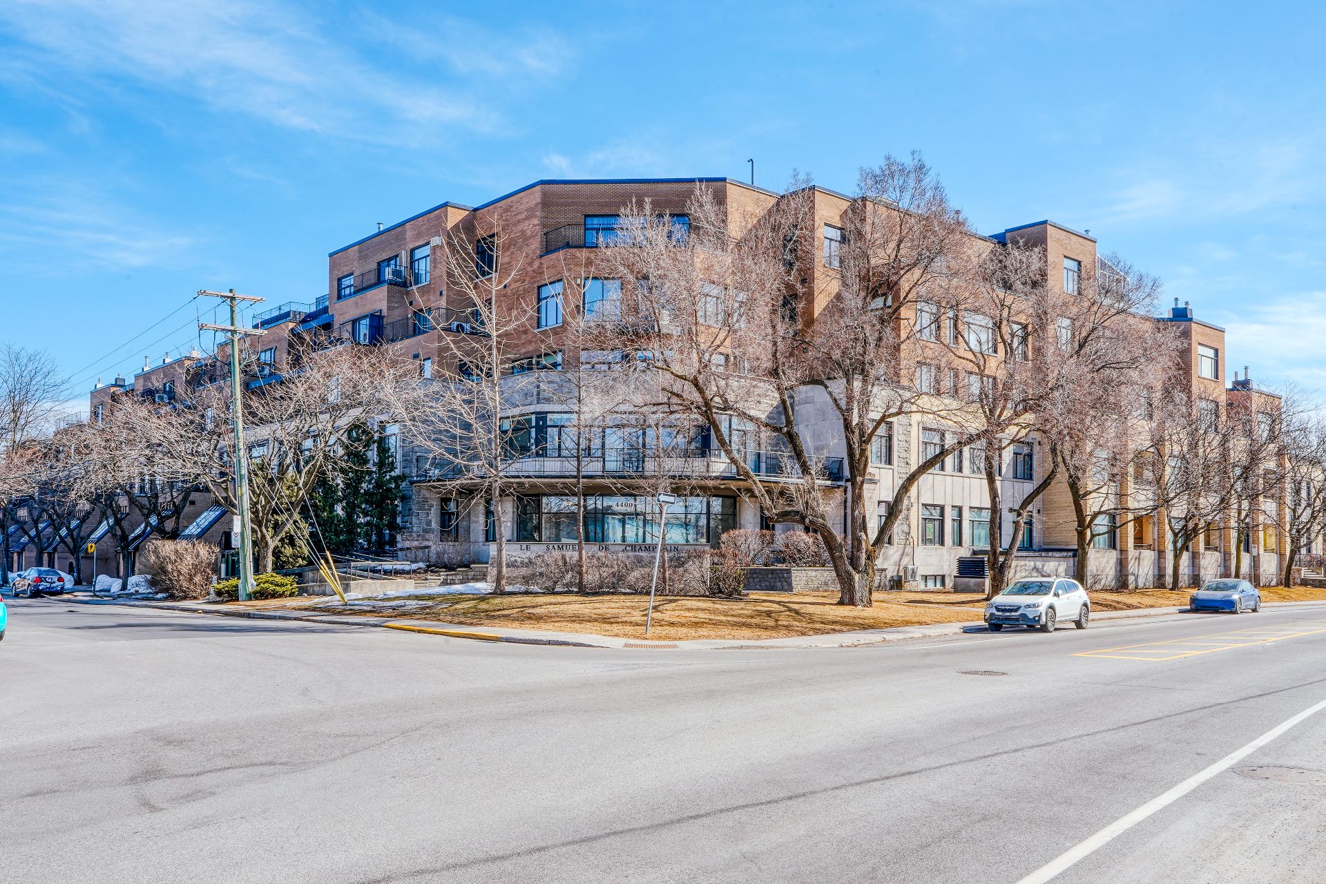 #109 - 4400 Boul. Champlain