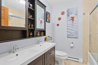 Ensuite bathroom