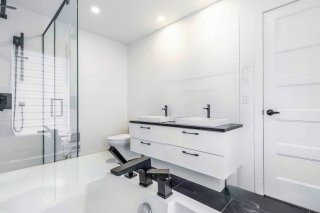 Ensuite bathroom