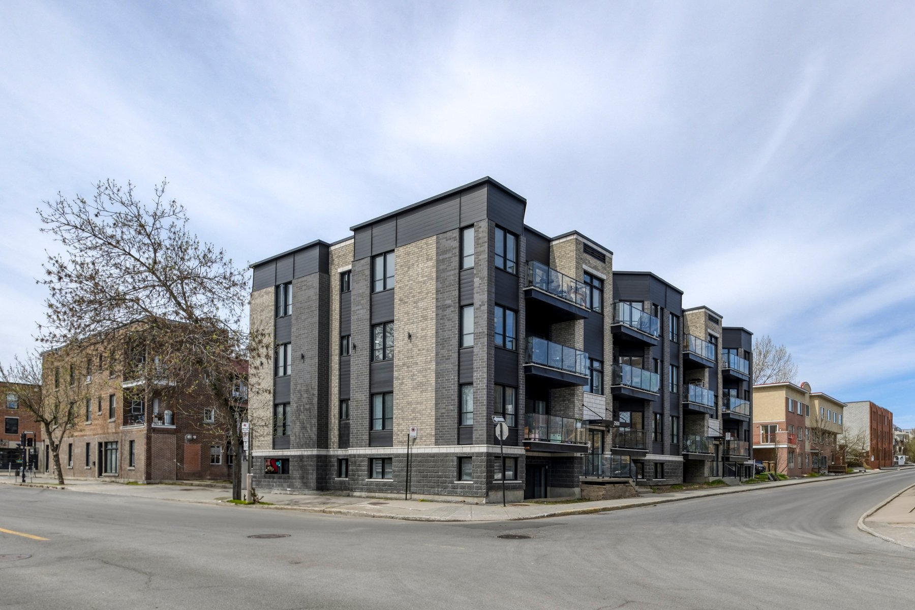 #401 - 2500 Av. Charlemagne