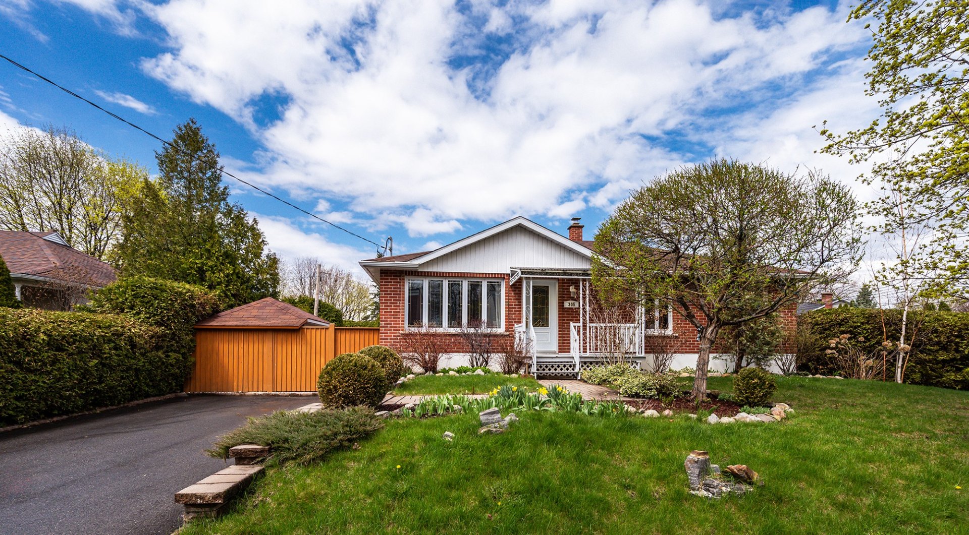 305 Ch. du Bord-du-Lac-Lakeshore