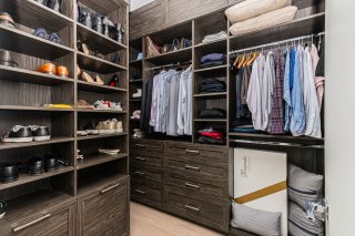 Walk-in closet