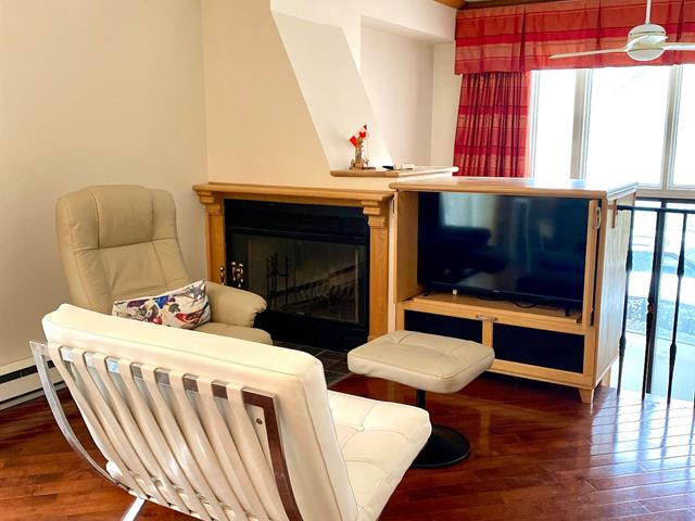 #102 - 5300 Rue Berri