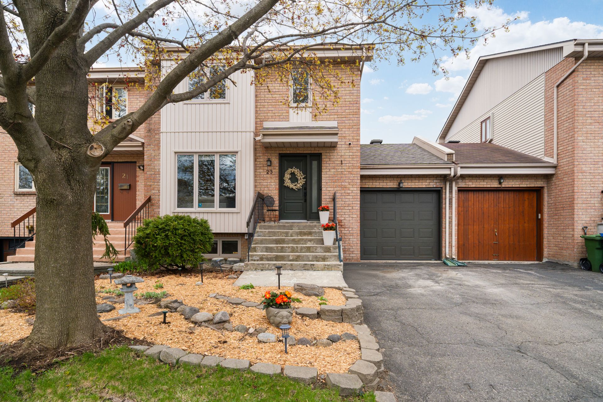 23 Av. Fairwood