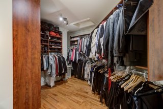 Walk-in closet