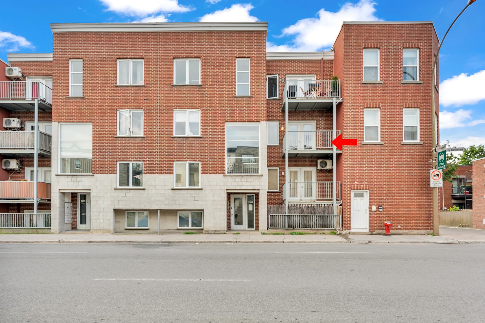#6 - 2443 Rue Ste-Catherine E.
