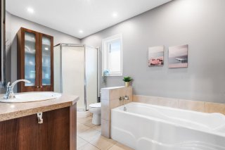 Ensuite bathroom