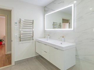 Ensuite bathroom