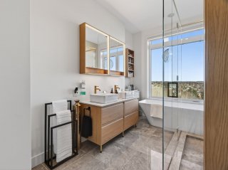 Ensuite bathroom