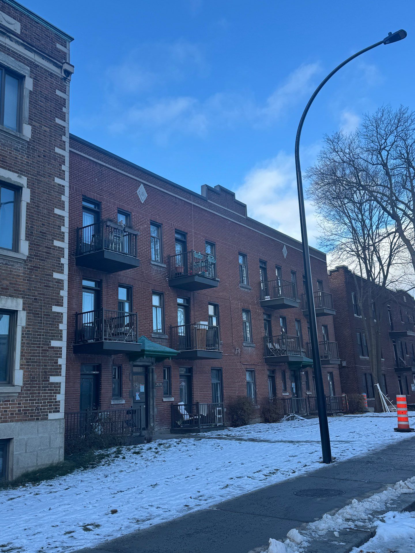 2027 Boul. Édouard-Montpetit