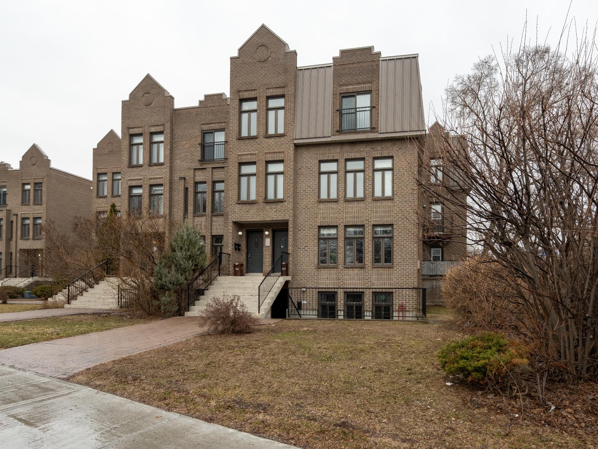 #A - 633 Av. Atwater