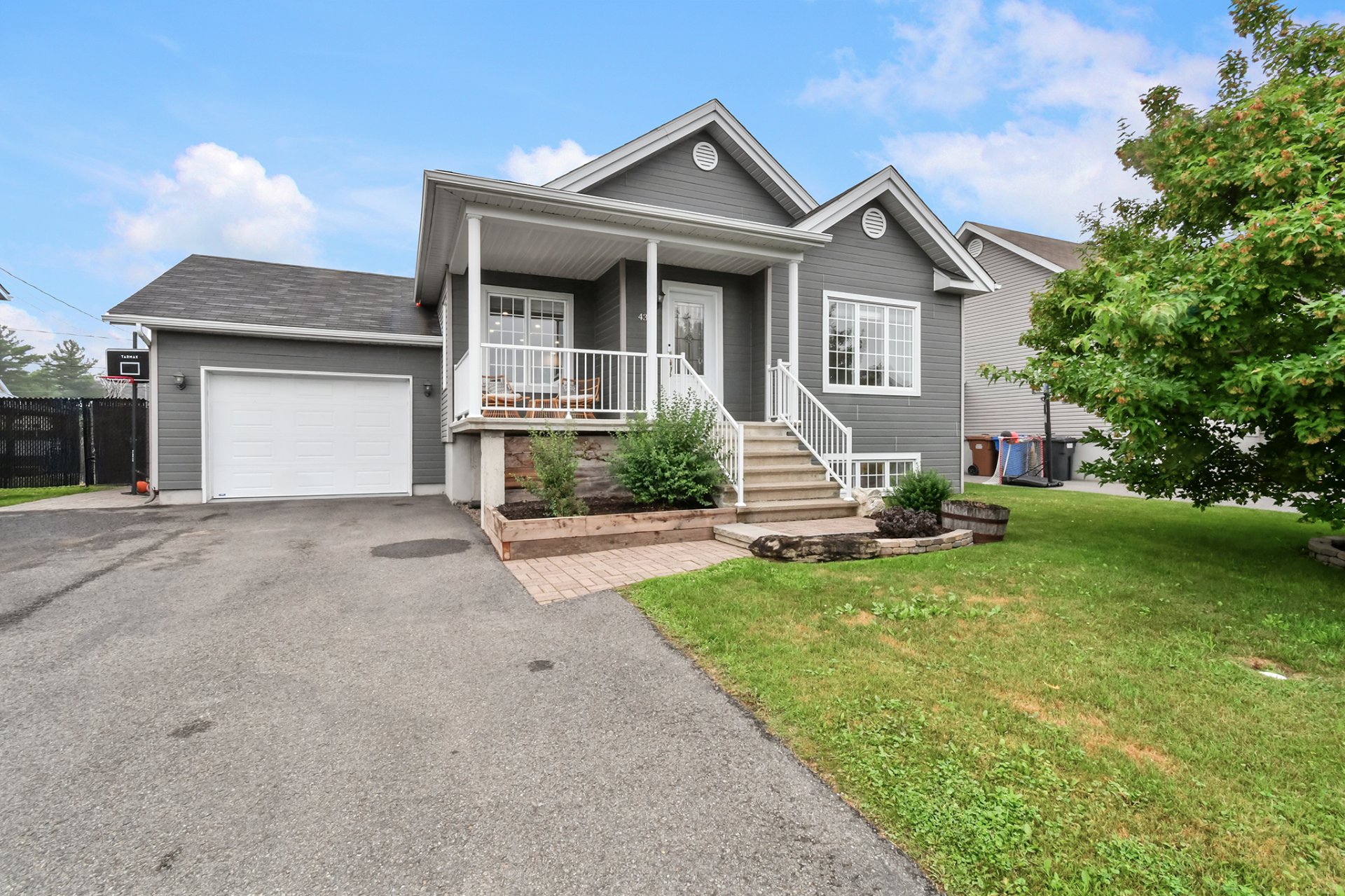  439 Rue St-Germain