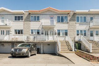 2343 Rue Rousseau