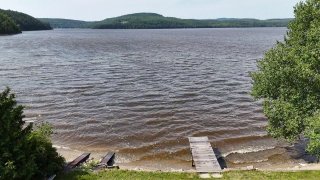 Accès au plan d'eau