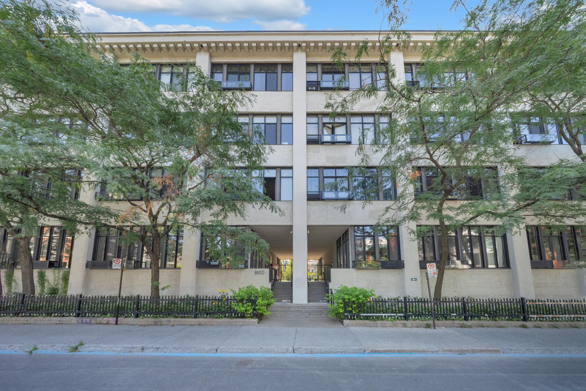 #187 - 3600 Rue St-Antoine O.