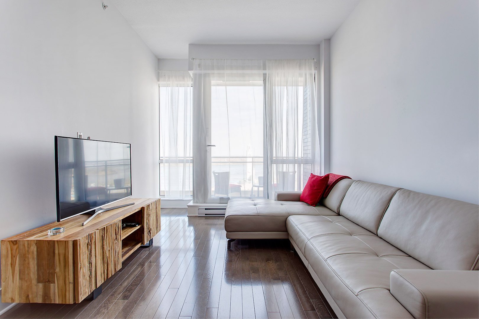 #709 - 901 Rue de la Commune E.