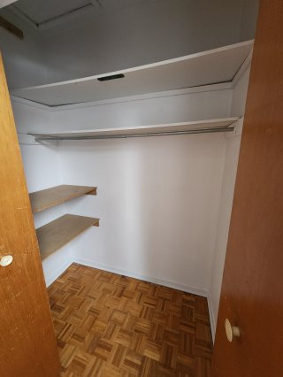 Walk-in closet
