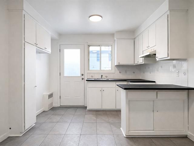 7430 Av. Des Ormeaux