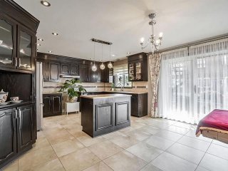 10252 Av. Hamelin