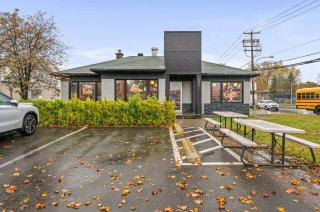 8975 Boul. de l'Ormière