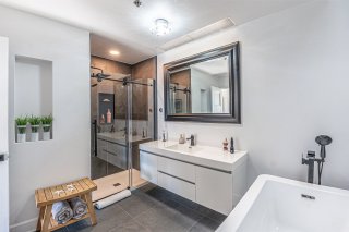 Ensuite bathroom