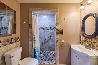 Salle de bains attenante à la CCP