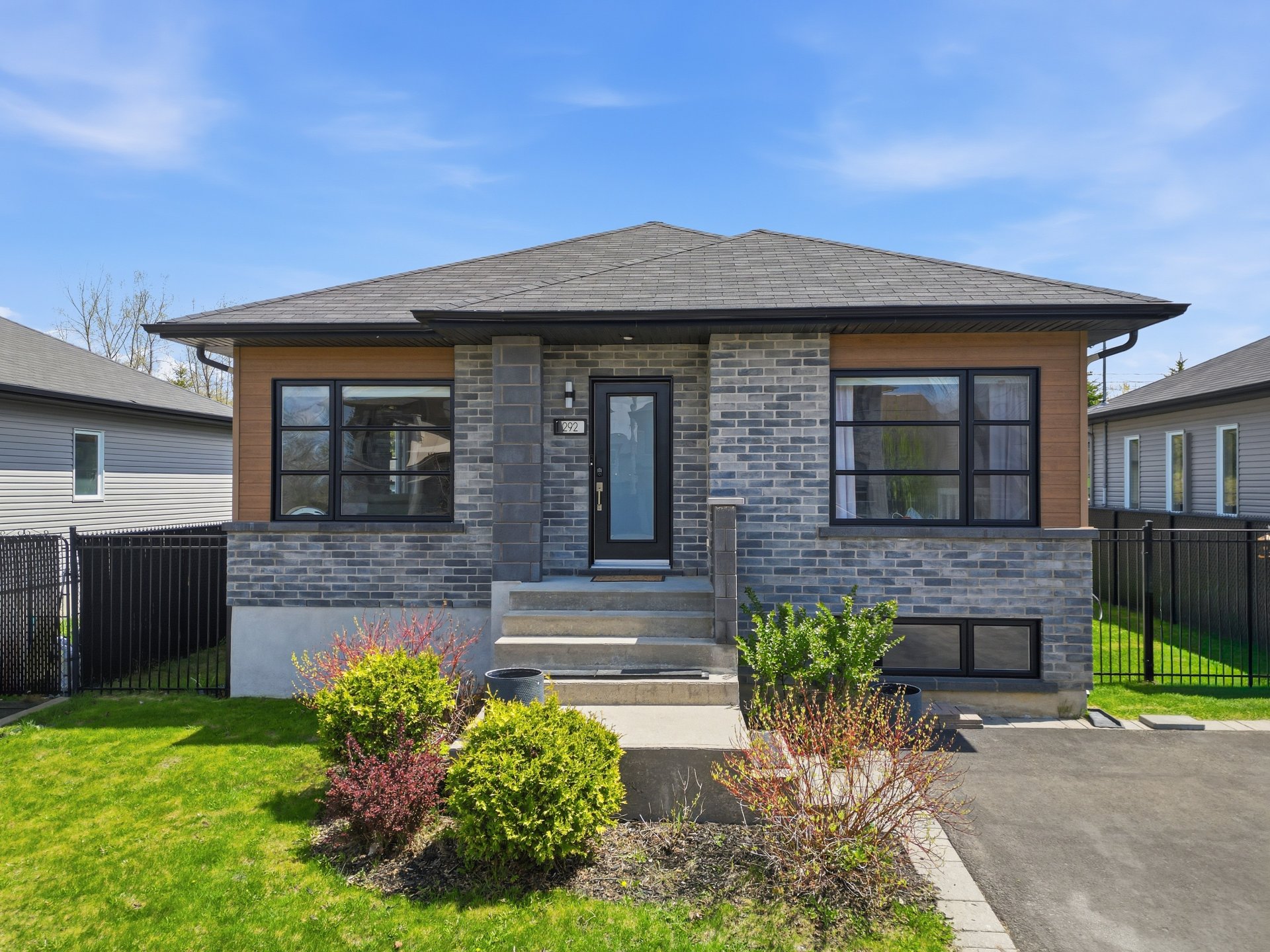 292 Rue Capes