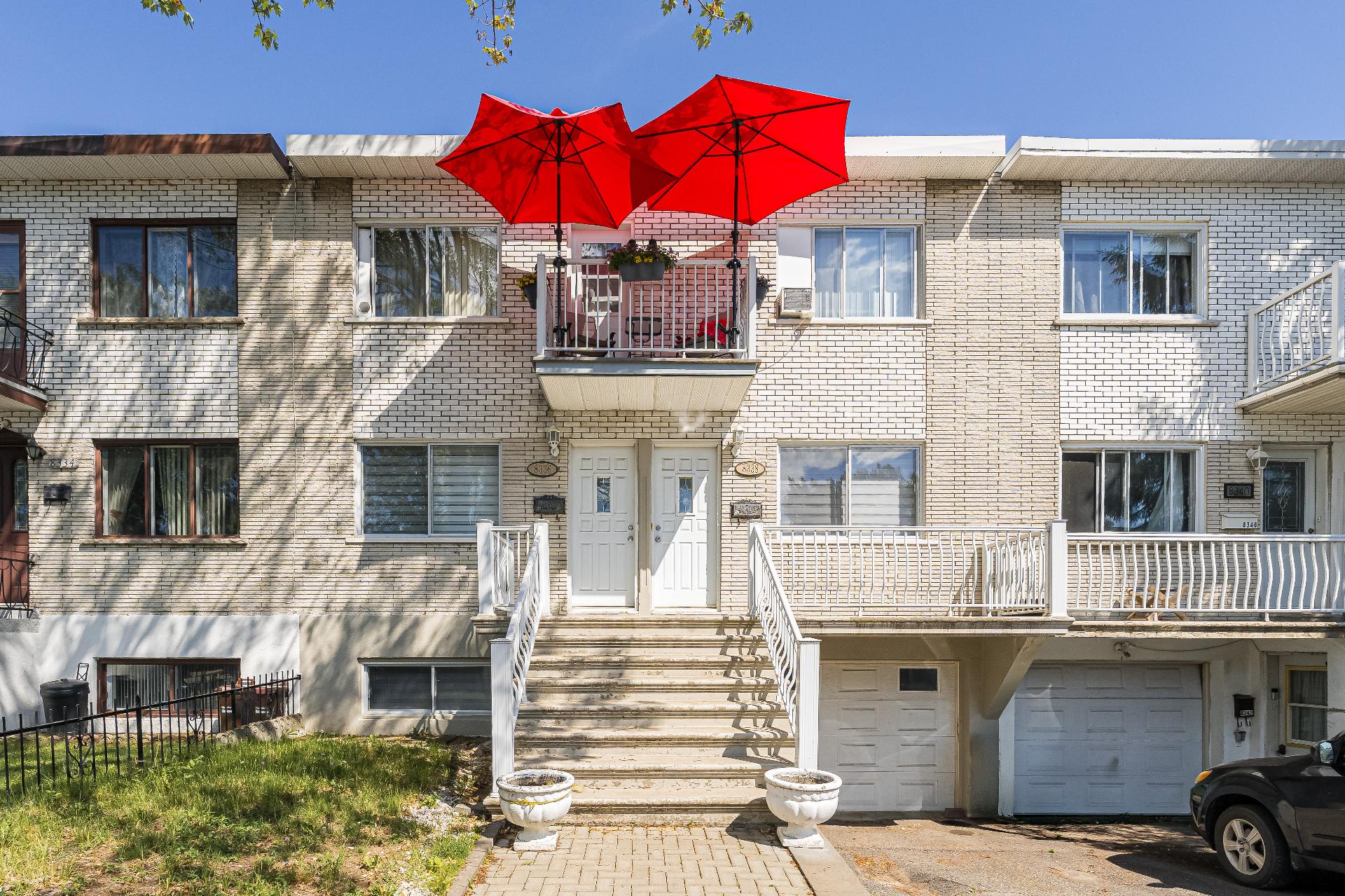8336 Rue Dora