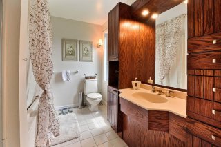 Ensuite bathroom