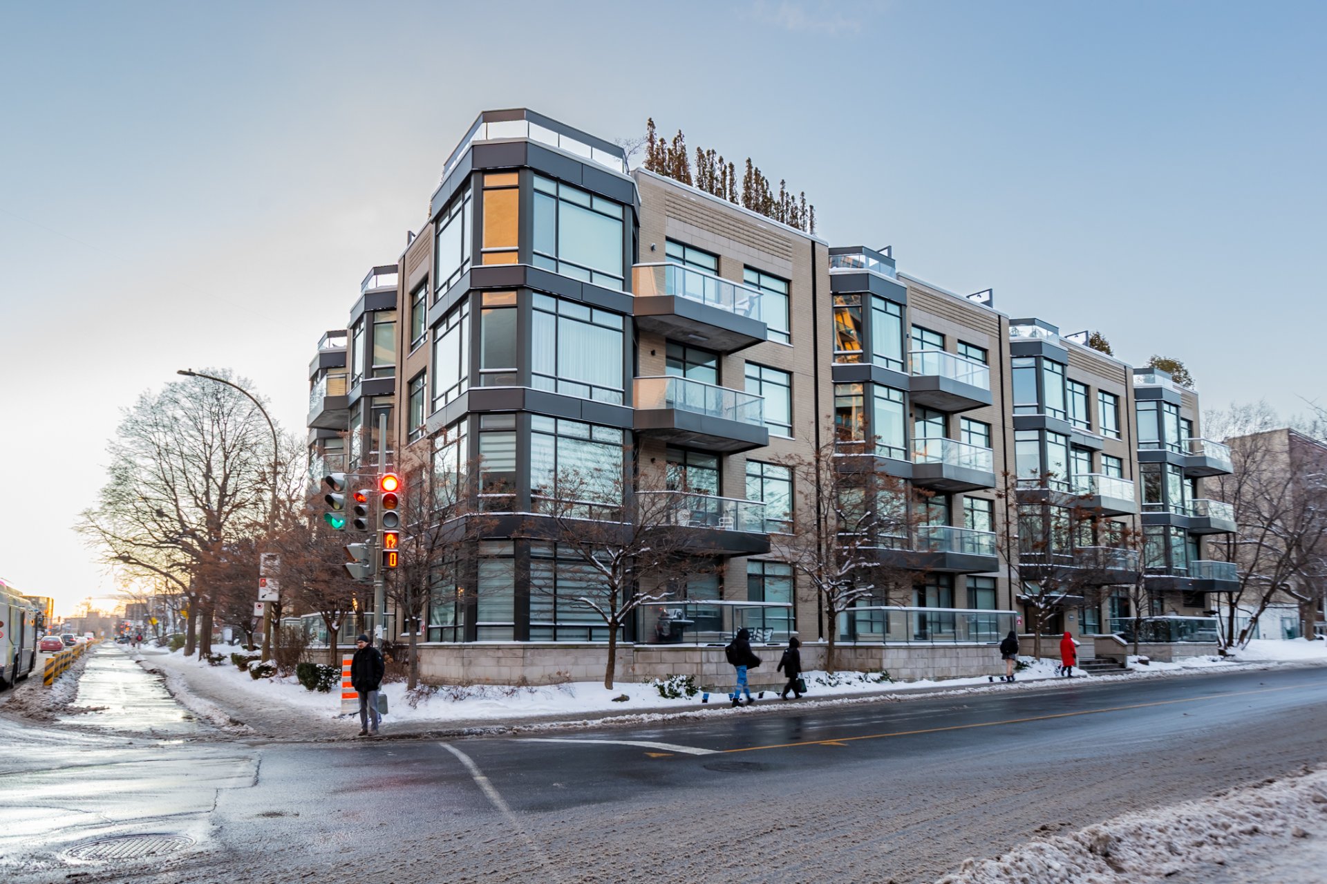 #207 - 2000 Av. Claremont