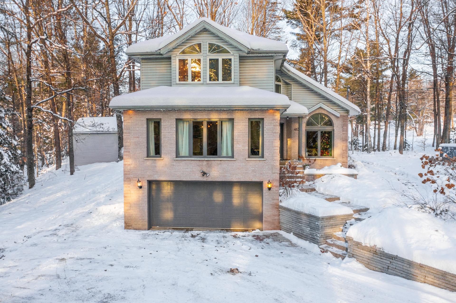 4130 Lakeshore Drive